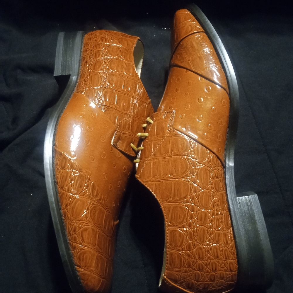 New Viotti Croc-Embossed Tan Oxfords Size 10